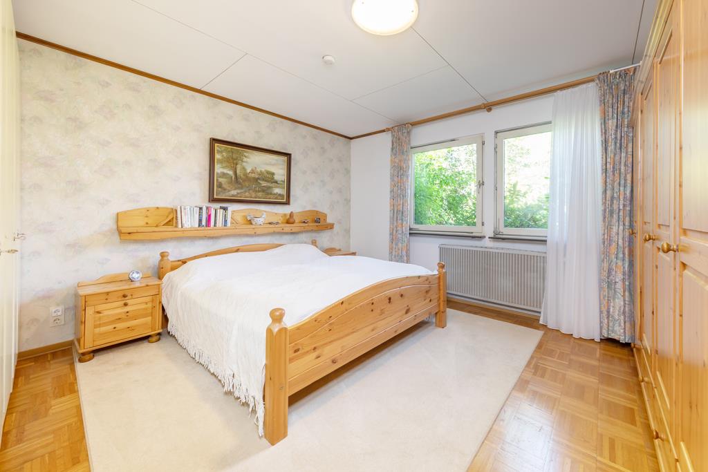 Großzügiges Schlafzimmer