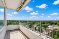 ... Zugang auf den sonnigen Balkon.