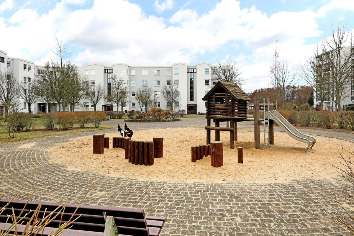 ... mit Spielplatz