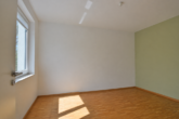 Geräumiges Schlafzimmer - Ein Volltreffer für Singles: „Attraktive Helle 2‑Zimmer-Wohnung mit Blick ins&nbsp;Grüne“