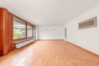 Geräumiges Wohnzimmer ...