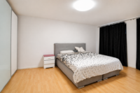Großzügiges Schlafzimmer