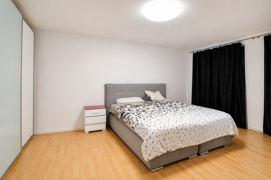 Großzügiges Schlafzimmer