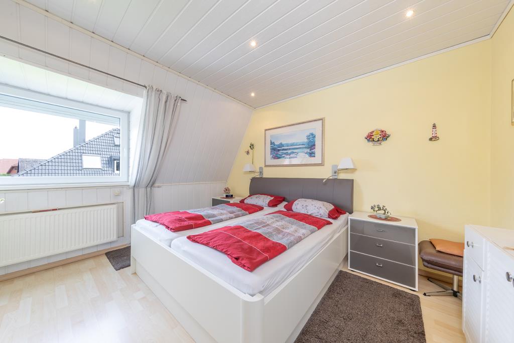 Großzügiges Schlafzimmer