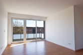 Gemütliches Wohnzimmer - In ruhiger und zentraler Lage: „3‑Zimmer-Wohnung mit Balkon in Hamburg-Lohbrügge“