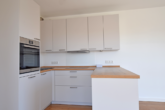 Moderne Einbauküche - In ruhiger und zentraler Lage: „3‑Zimmer-Wohnung mit Balkon in Hamburg-Lohbrügge“