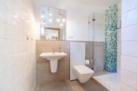 Modernes Duschbad