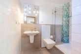 Modernes Duschbad