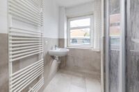 Modernes Duschbad