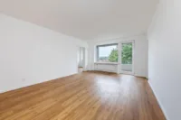 Lichtdurchflutetes Wohnzimmer