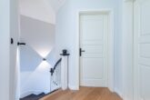 Flur im Dachgeschoss - Liebe ist doch käuflich: „Charmantes Einfamilienhaus in bester Lage von Aumühle“