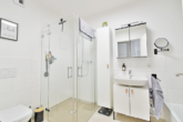 Barrierefreies Vollbad - In modernem Neubau: „Stilvolle 3‑Zimmer-Maisonettewohnung mit Dachterrasse“