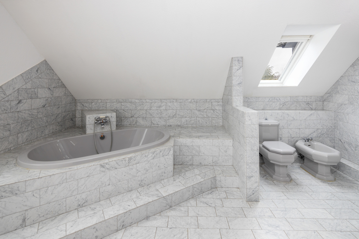 1. OG Vollbad mit Dusche