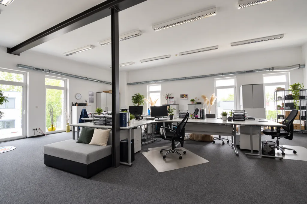 Modernes, offenes Büro