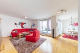 Offener Wohnbereich - Im Zentrum von Reinbek: „Stilvolle 2‑Zimmer-Wohnung mit traumhafter Südterrasse“